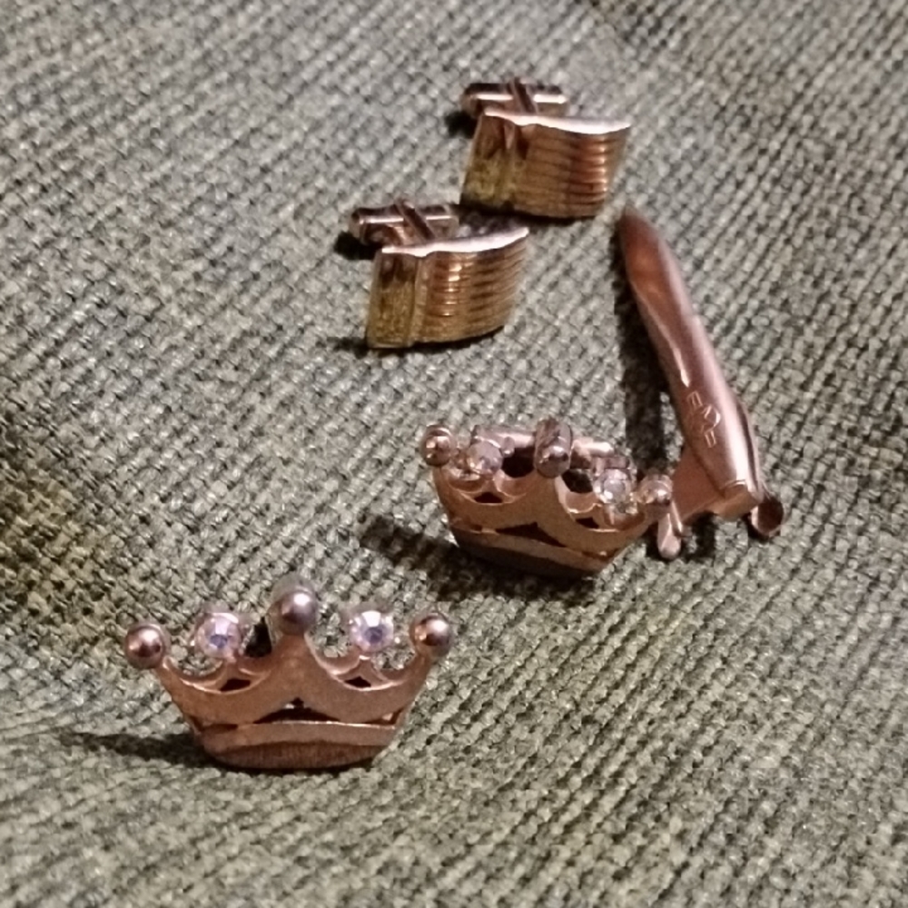 Crown Shaped Gold Cufflinks With Jewels